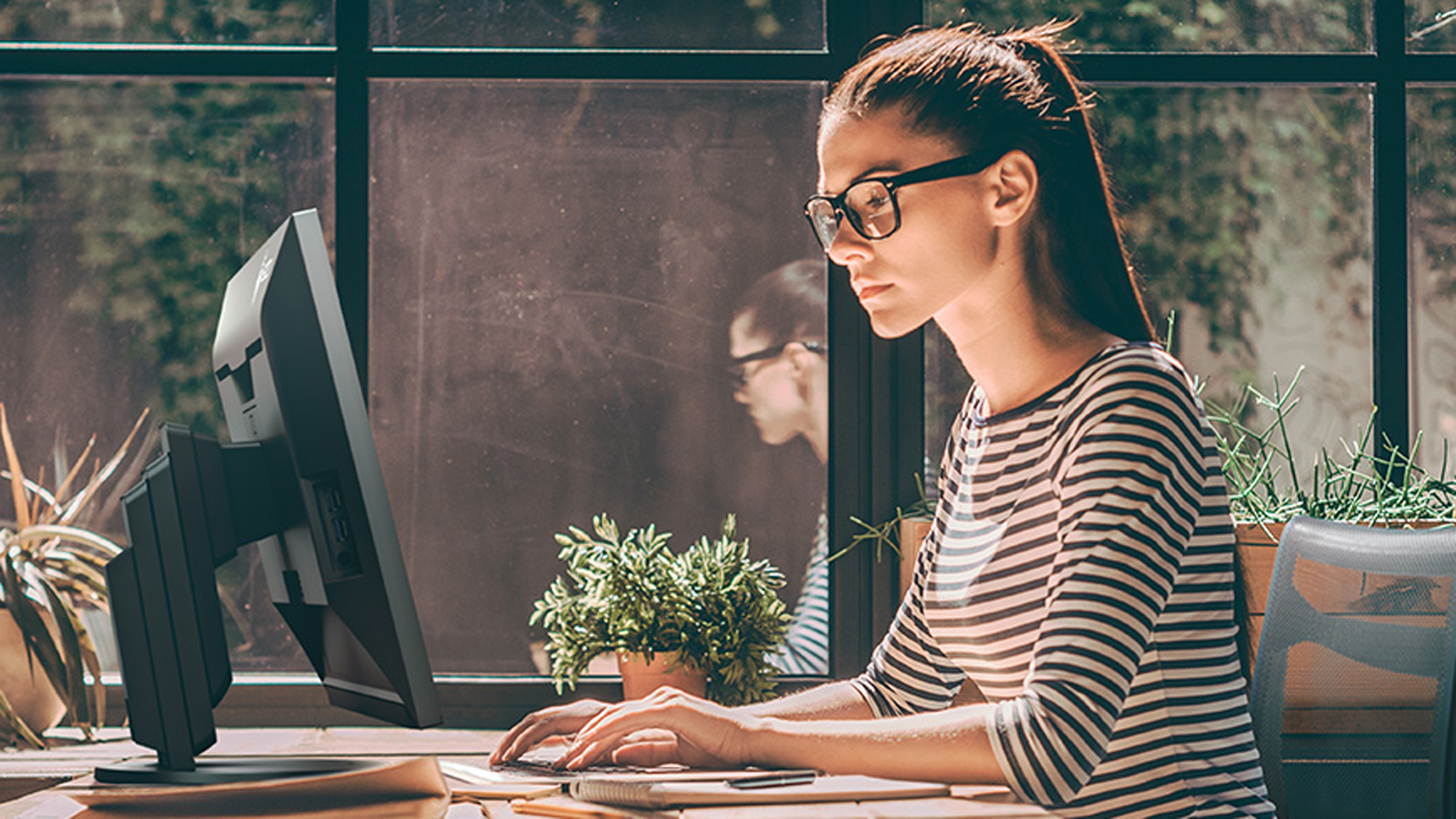 Frau am Arbeitsplatz